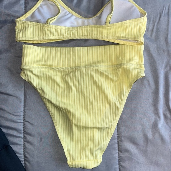 Yellow high waisted bikini - Picture 3 of 5
